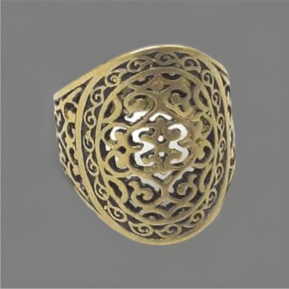 Elegant Gold Filigree Women's Ring